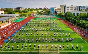 比朔夫：更喜欢踢左后卫还是中场？都喜欢