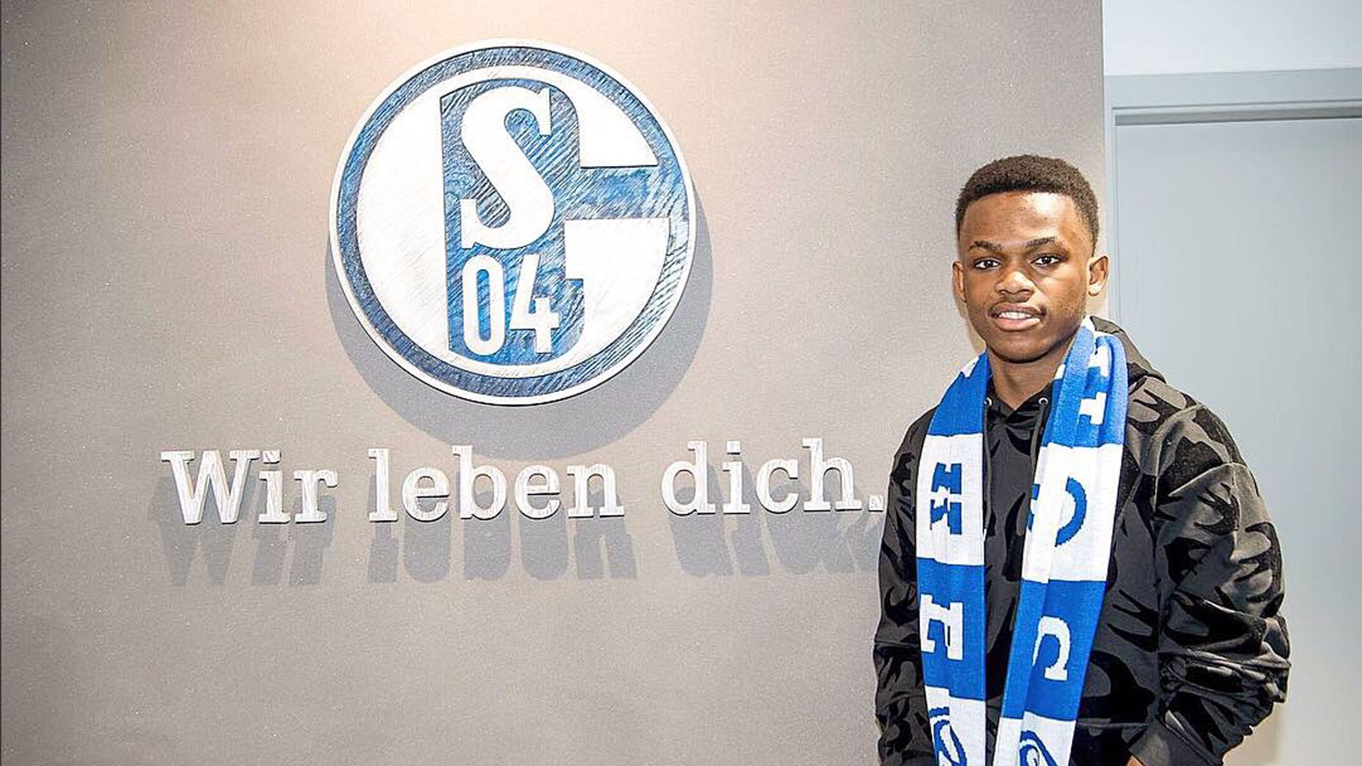 了不少年轻 了不少年轻