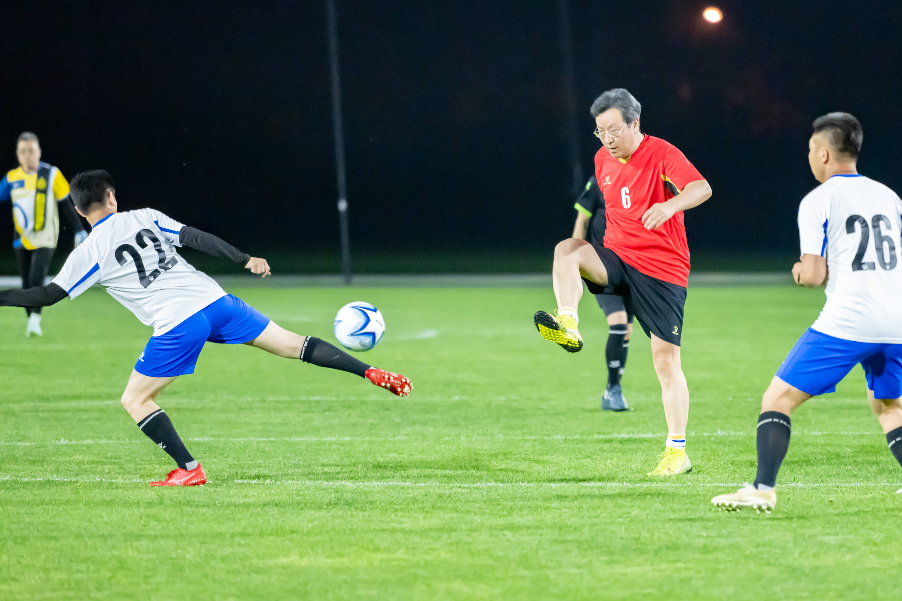 凭借其敏锐 凭借其敏锐